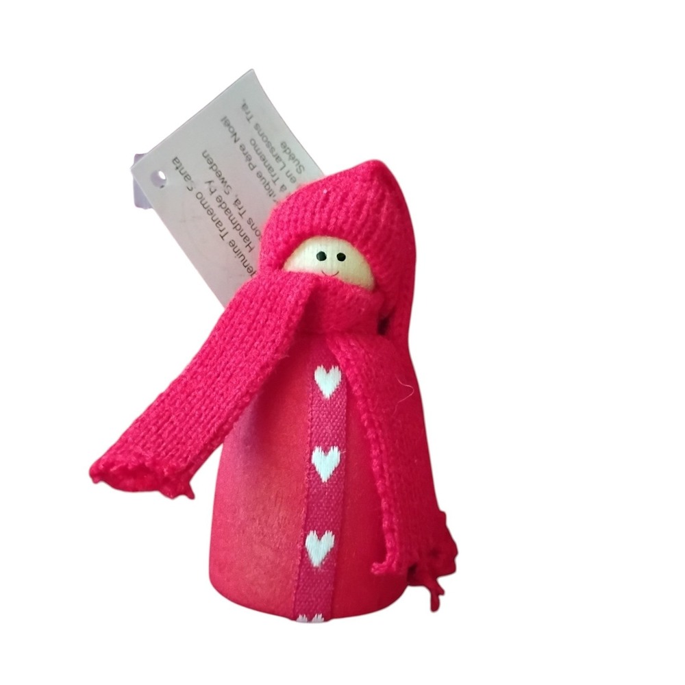 Larssons Trä Sweden Handmade Wooden Gnome Red Knit Hat Scarf Heart Figurine NWT